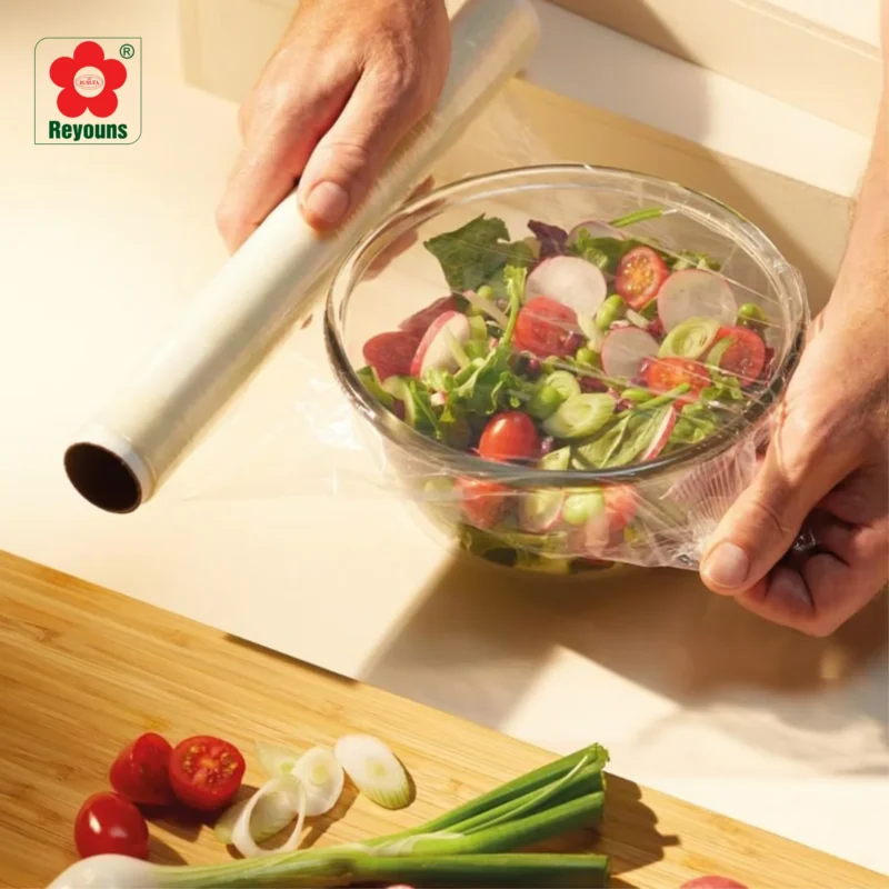 Màng bọc thực phẩm PE hay PVC tốt hơn?