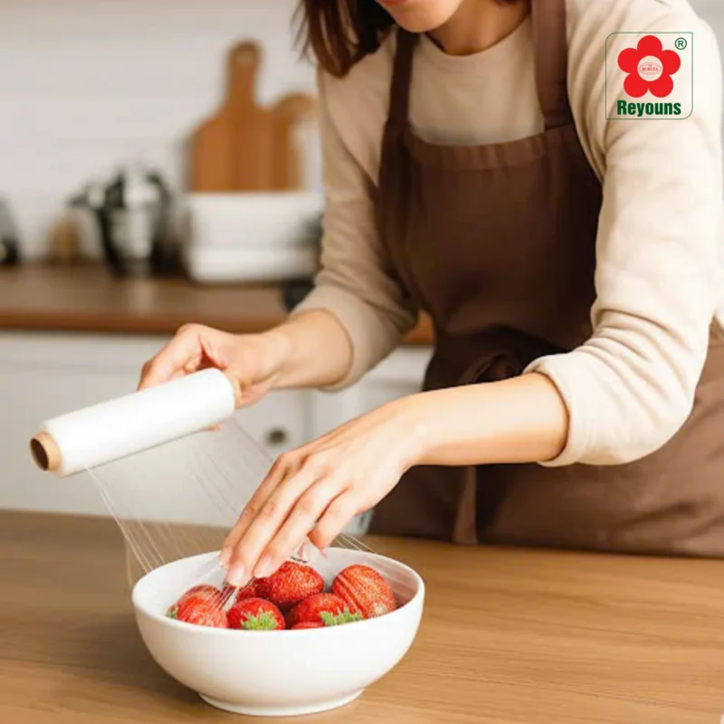 Màng bọc thực phẩm PE và PVC loại nào tốt hơn? Công dụng từng loại