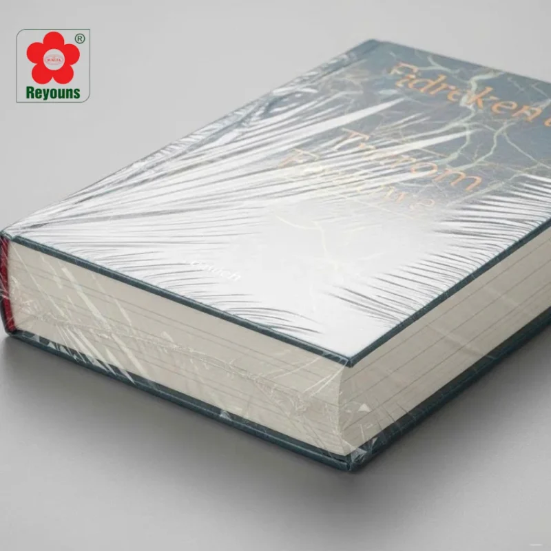 Cách bọc sách bằng màng bọc thực phẩm đơn giản, nhanh gọn tại nhà