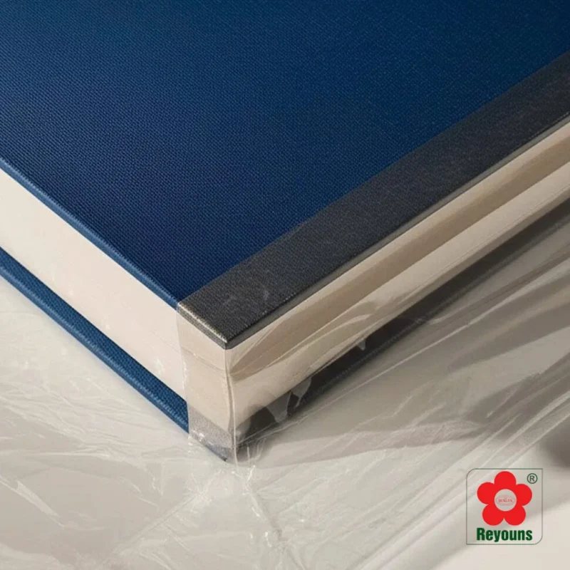 Cách bọc sách bằng màng bọc thực phẩm đơn giản, nhanh gọn tại nhà