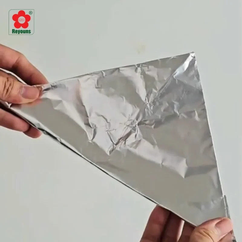 Cách làm khuôn bánh bằng giấy bạc tại nhà đơn giản, tiết kiệm