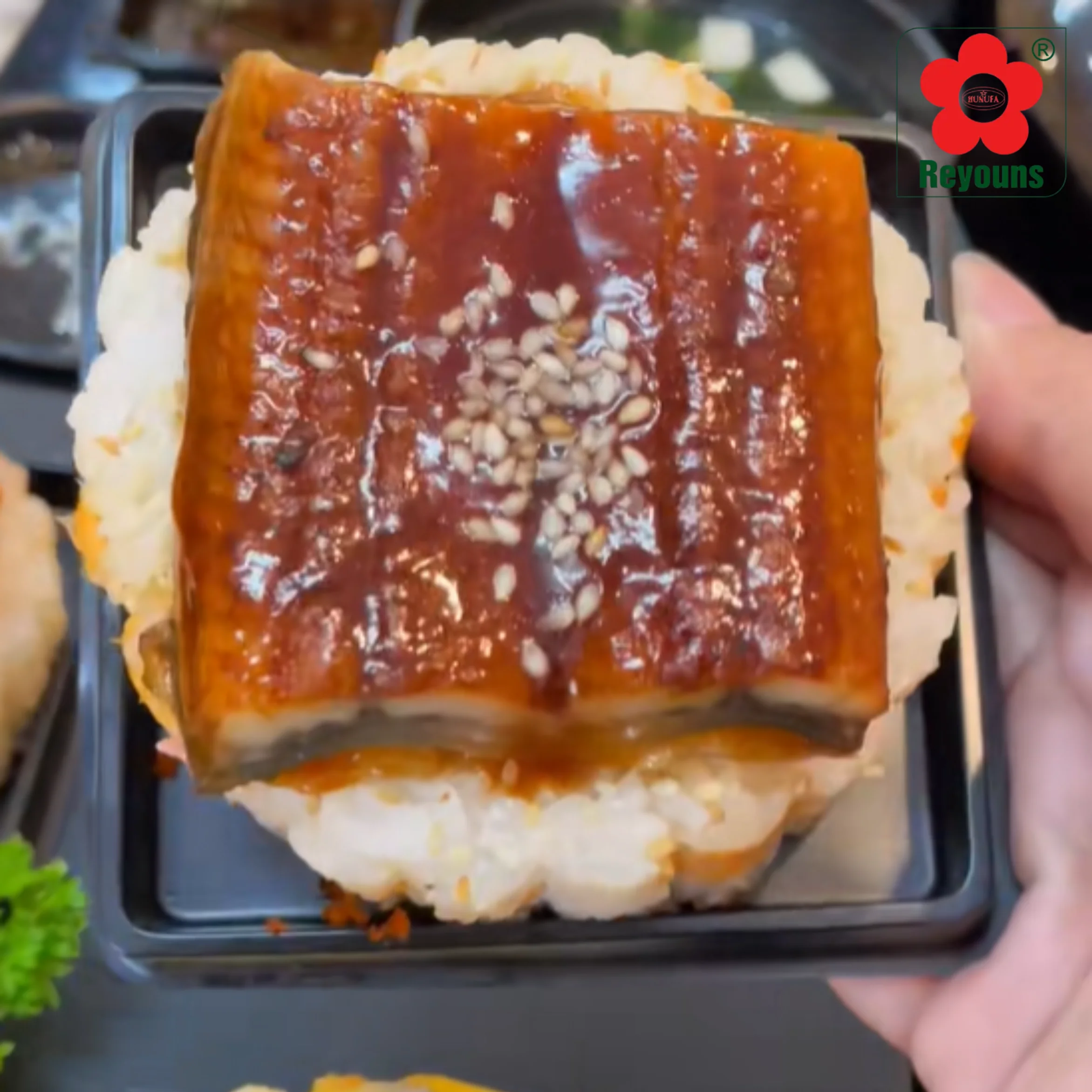 Bánh trung thu sushi có gì đặc biệt? Xu hướng mới lạ thu hút giới trẻ