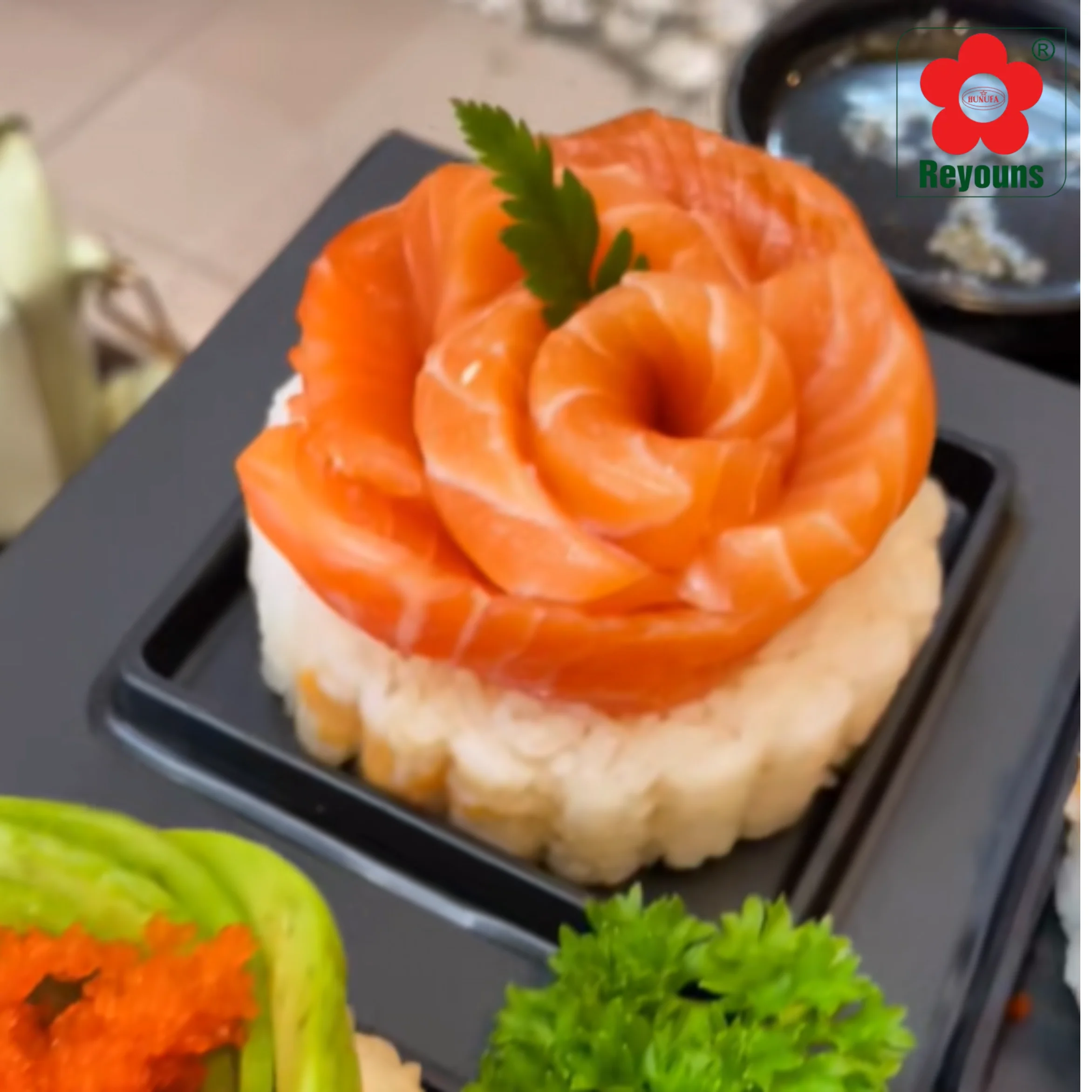 Bánh trung thu sushi có gì đặc biệt? Xu hướng mới lạ thu hút giới trẻ