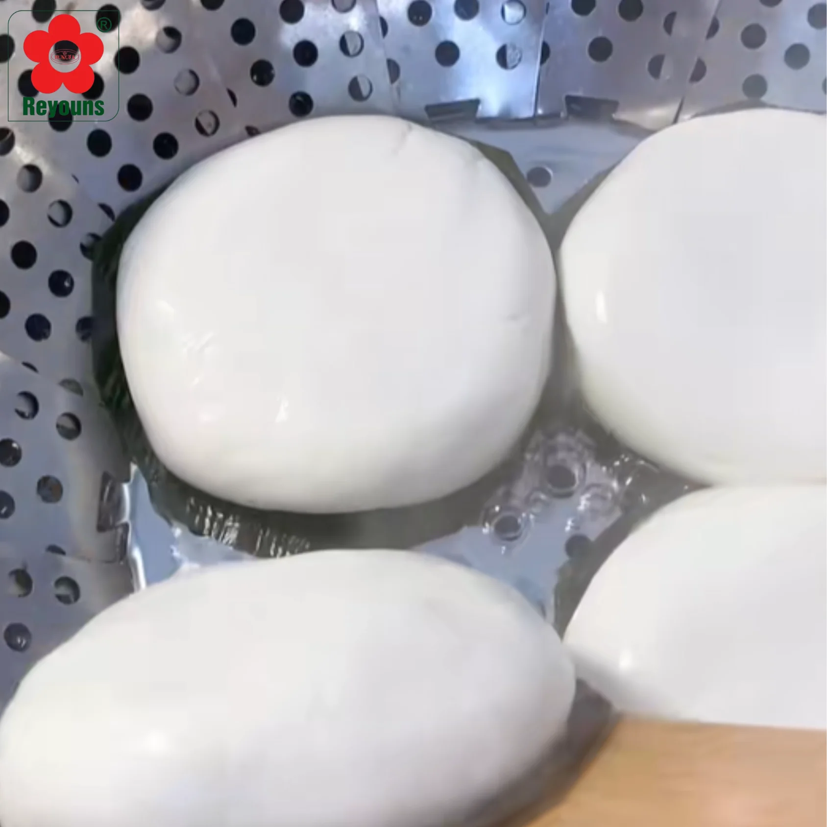 Cách làm mềm bánh dày bị cứng đơn giản mà hiệu quả tại nhà