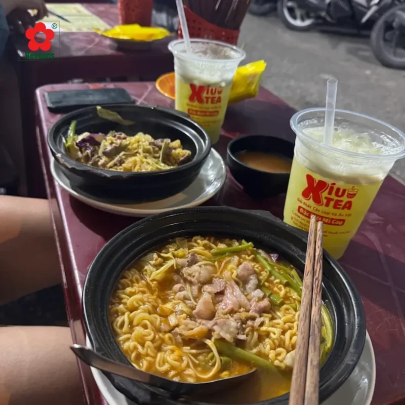 Menu mì cay Xíu quận 4 có gì đặc biệt? Review giá cả, các món best seller