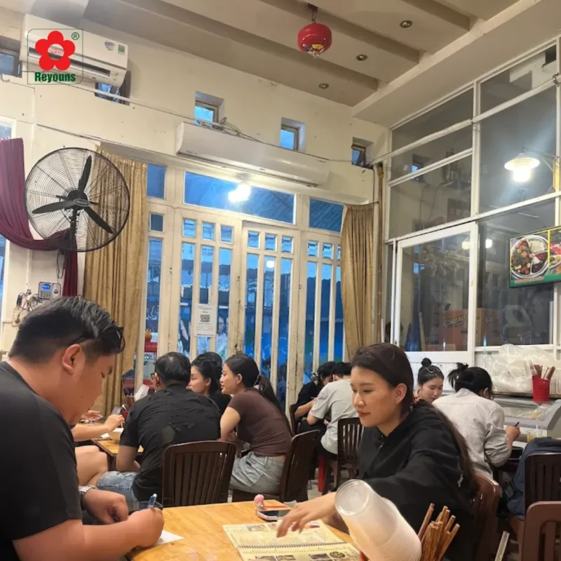 Menu mì cay Xíu quận 4 có gì đặc biệt? Review giá cả, các món best seller