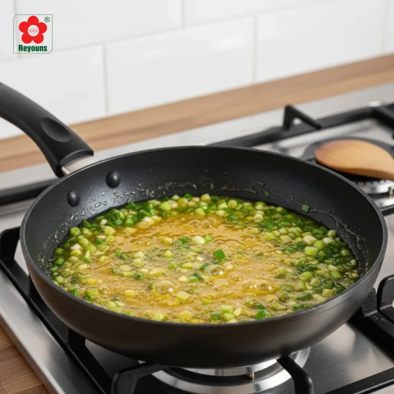 Cách làm cơm cháy từ cơm nguội không cần phơi nắng giòn rụm, vàng đều tại nhà