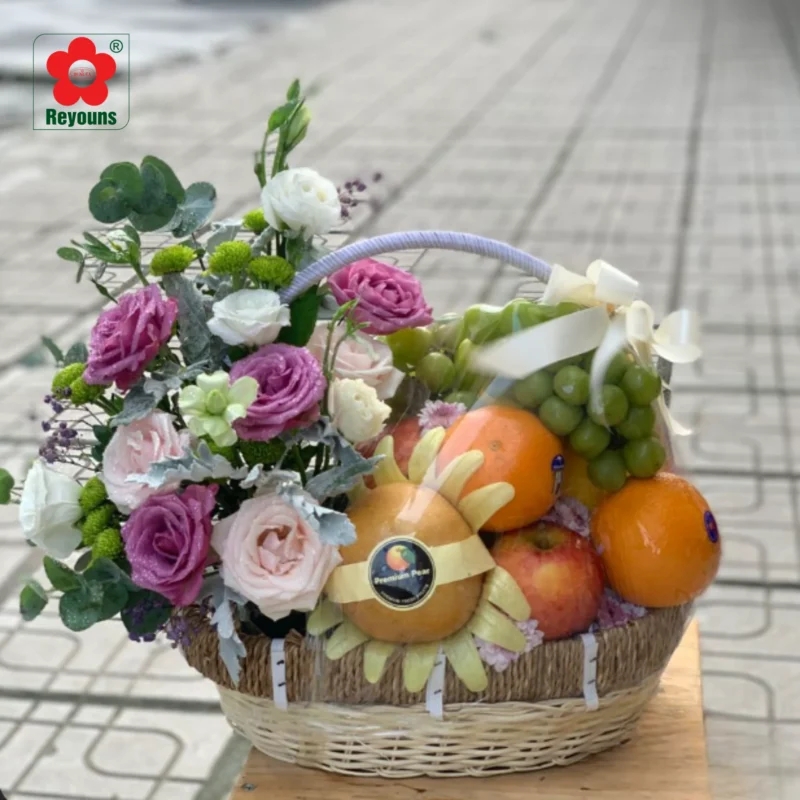 Cách làm giỏ trái cây kèm hoa đẹp, đơn giản, dễ làm tại nhà