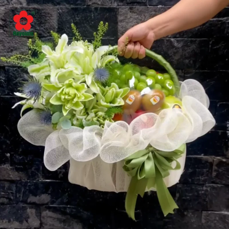 Cách làm giỏ trái cây kèm hoa đẹp, đơn giản, dễ làm tại nhà