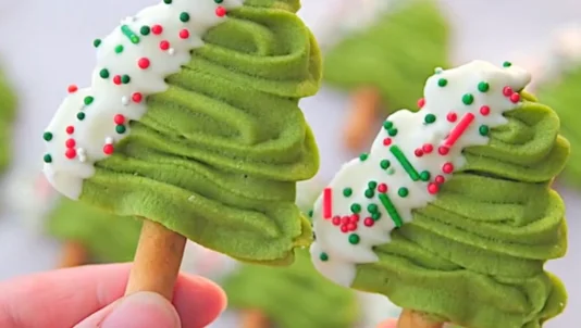 Cách làm bánh quy hình cây thông Noel giòn thơm, đẹp mắt tại nhà