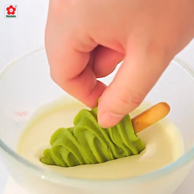 Cách làm bánh quy hình cây thông Noel giòn thơm, đẹp mắt tại nhà