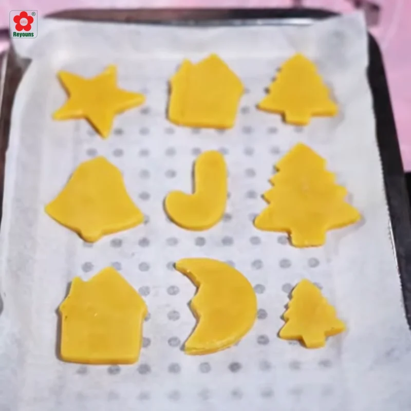 Cách làm bánh quy hình cây thông Noel giòn thơm, đẹp mắt tại nhà