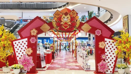 Trang trí Tết cho siêu thị: Ý tưởng đẹp mắt hút khách mua sắm đầu năm