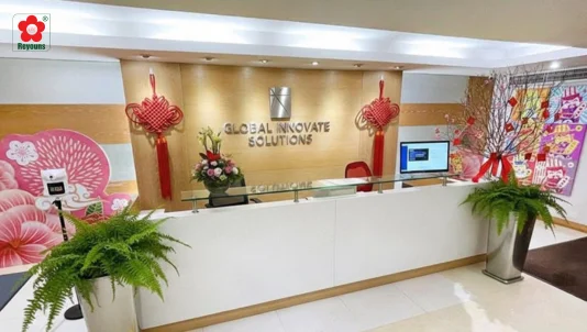 10+ Ý tưởng trang trí Tết quầy lễ tân chuẩn phong thủy, thu hút tài lộc