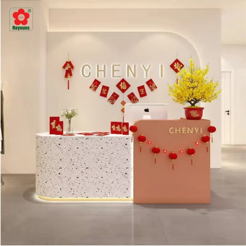 10+ Ý tưởng trang trí Tết quầy lễ tân chuẩn phong thủy, thu hút tài lộc