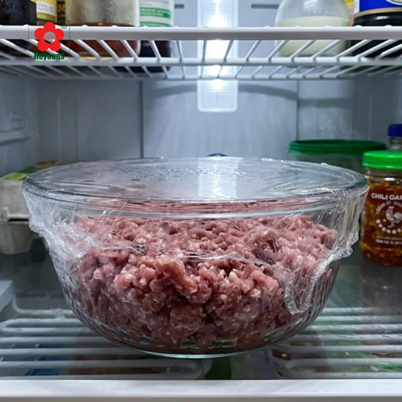 Màng bọc thực phẩm Phú Đạt bền dẻo, tiện lợi và an toàn khi dùng hằng ngày